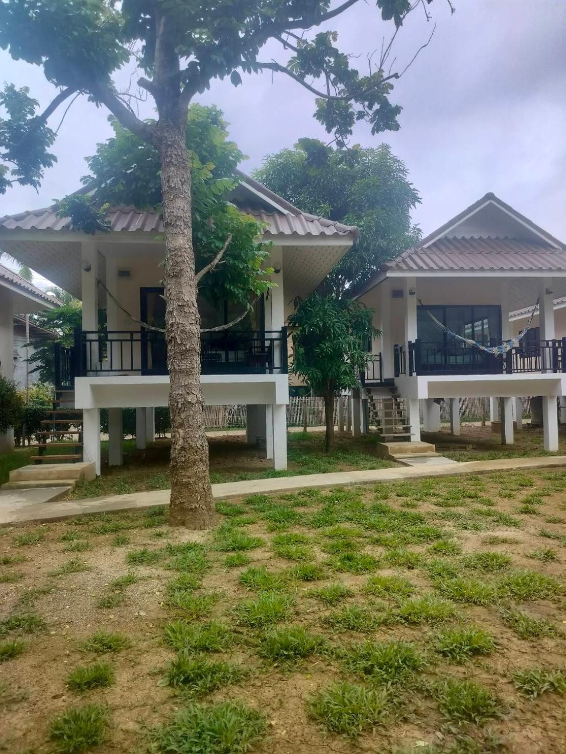 Family Hut Pai Hotel Exterior photo