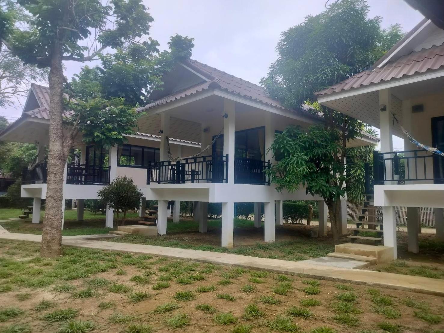 Family Hut Pai Hotel Exterior photo