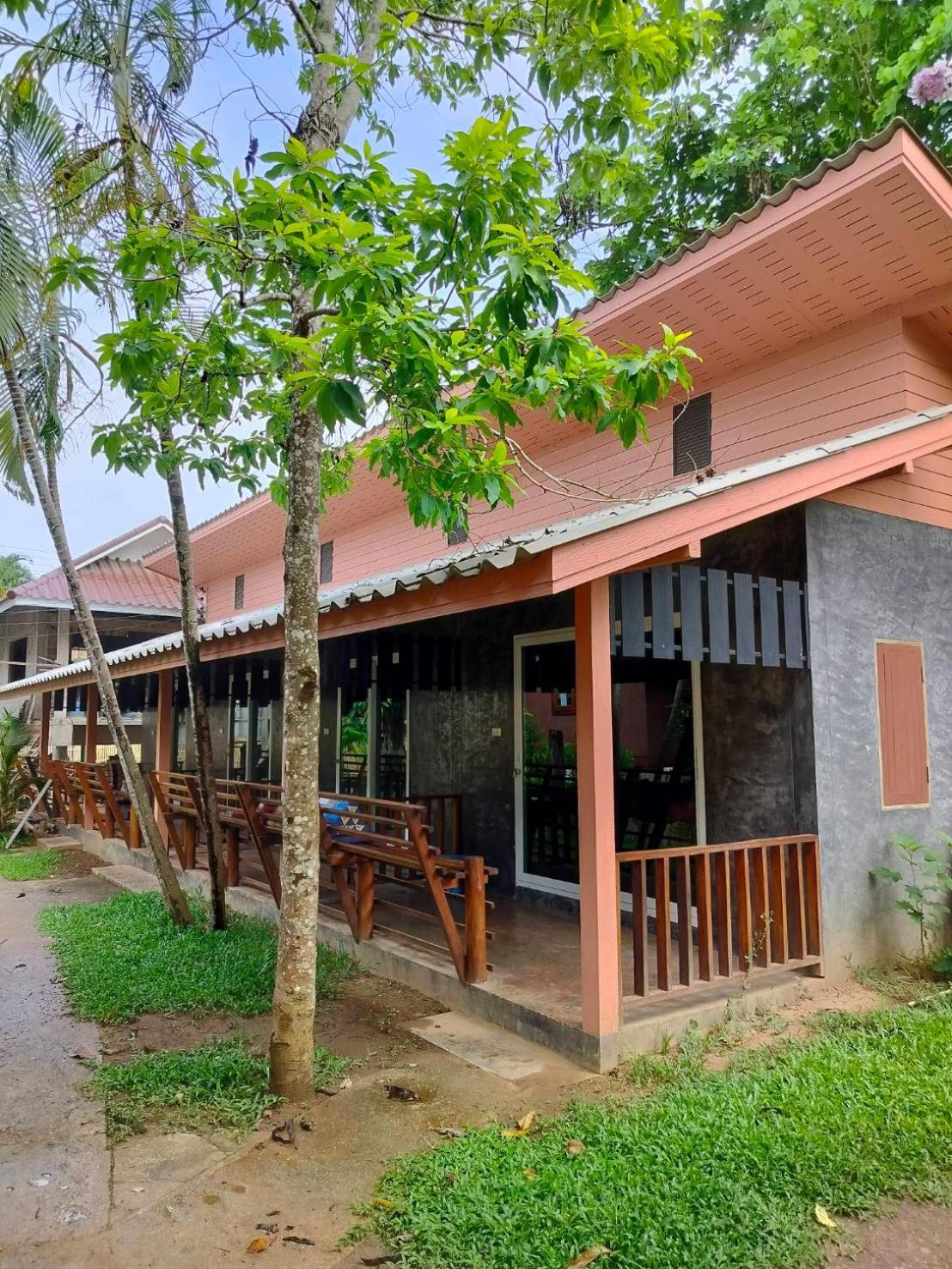 Family Hut Pai Hotel Exterior photo